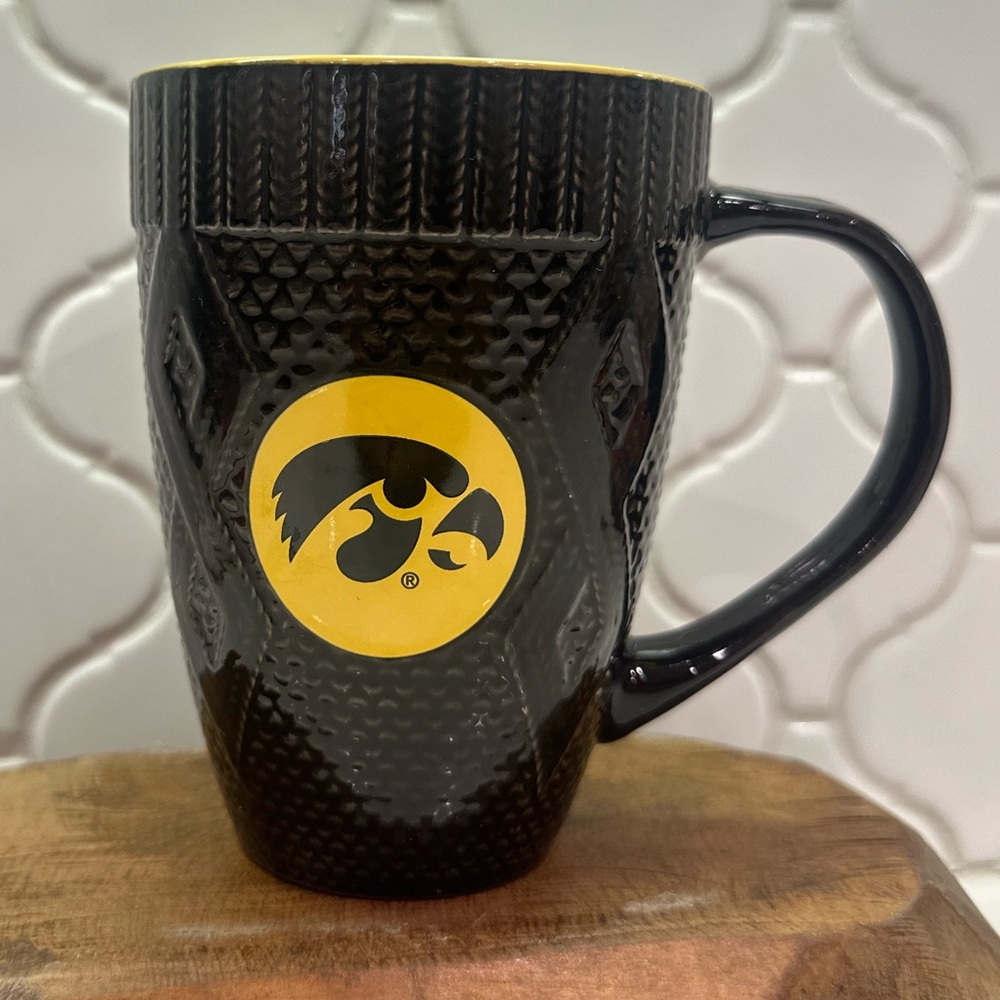 Black and Yellow Iowa Hawkeyes Sweater Mug 16oz